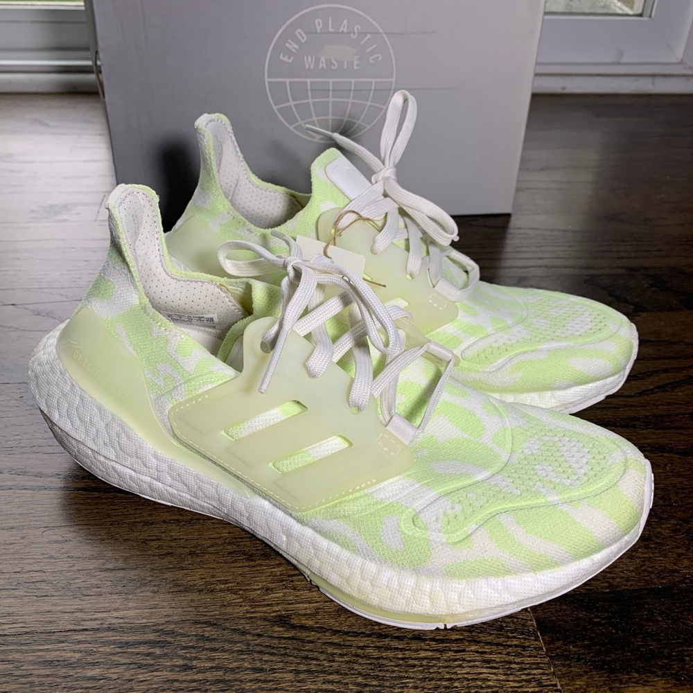 Adidas Ultraboost 22 W White Lime Green Running Sneakers GX6302 Womens Size 6.5